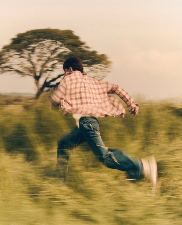 escape to me. #youngjae 📌