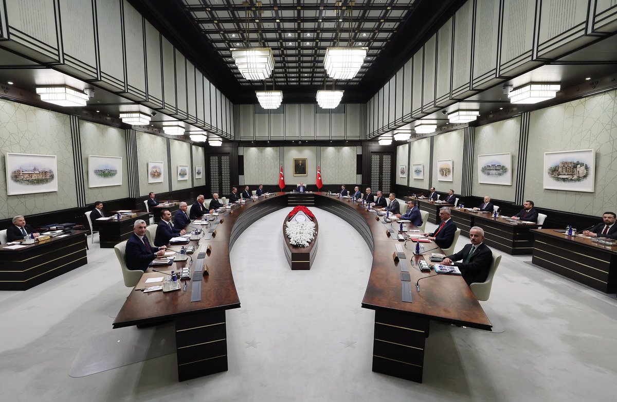 Cumhurbaşkanlığı Kabinesi, Cumhurbaşkanımız <a href="/RTErdogan/">Recep Tayyip Erdoğan</a>’ın başkanlığında Cumhurbaşkanlığı Külliyesinde toplandı.