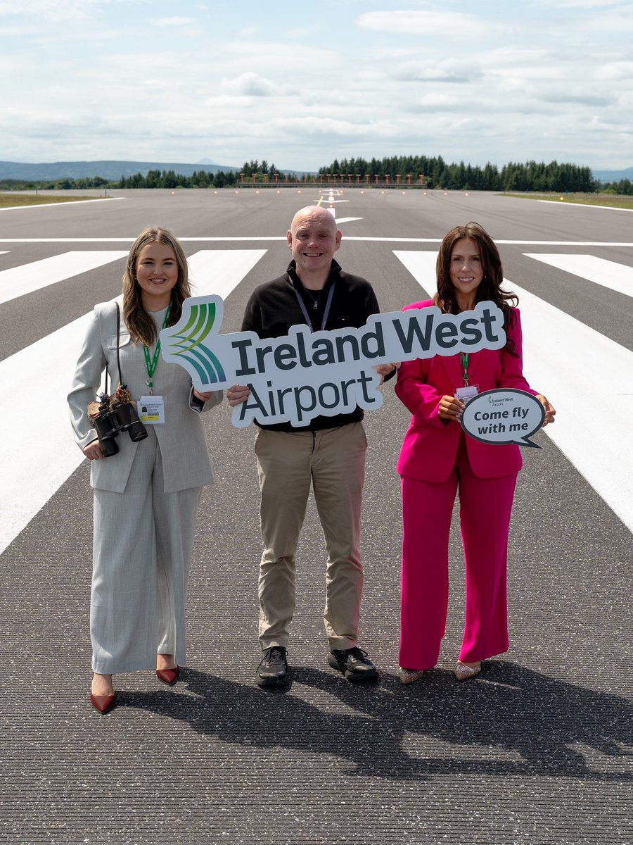 Searching for a winner 👀🏆 The fabulous Laura Broderick will be the Guest Judge for this year's #MadHatters Competition at <a href="/galwayraces/">Galway Races</a> sponsored by <a href="/Irelandwest/">Ireland West Airport</a> Airport!

Find out about the incredible prizes on offer here: galwayraces.com/summer-festiva…

#FamilyFun #FamilyFunDay