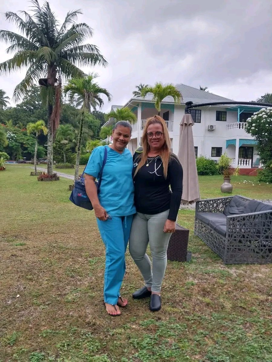 En islas seychelles nuestra Dra.  Yanelis Pereda  Holguinera por excelencia logrando un exitoso trabajo. Su lema seguir haciendo Cuba en Seychelles
#LeninPorlavida
