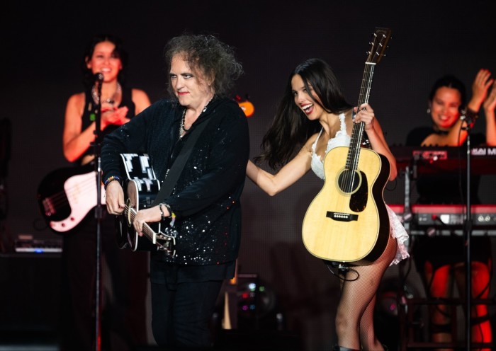 Glastonbury 2025: Olivia Rodrigo and Robert Smith unite festivals present and past
Get link:profitableratecpm.com/p326fzmqm9?key…