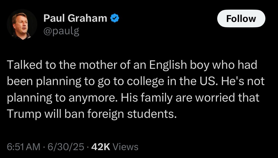 phillippepayant's tweet image. Sometimes I wonder, “what if Ian Miles Cheong was so lacking in self-awareness that he routinely let it slip that he doesn’t even live in the US despite commenting exclusively on US politics” and then I remember this guy exists.