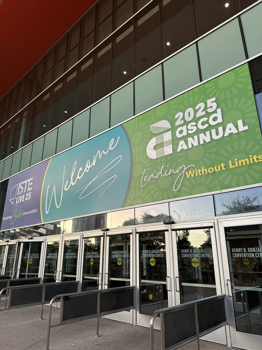 Ozobot's tweet image. Day one of #ISTELive25 is here!! Come by booth 1742 and say hi!