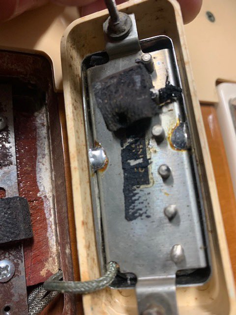 RockandGarage's tweet photo. Undercover investigation
for mini humbucker Les Paul deluxe 1974. https://t.co/ofncOHcpH7
