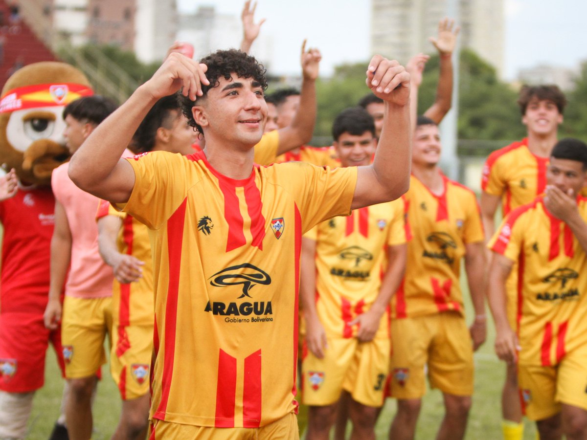 AraguaFC's tweet photo. ¡𝑭𝑬𝑳𝑰𝒁 𝑰𝑵𝑰𝑪𝑰𝑶 𝑫𝑬 𝑺𝑬𝑴𝑨𝑵𝑨, 𝑨𝑹𝑨𝑮𝑼𝑬Ñ𝑶𝑺! 🔝⚽️

“𝙴𝚕 ú𝚗𝚒𝚌𝚘 𝙰𝚞𝚛𝚒𝚛𝚛𝚘𝚓𝚘 𝚍𝚎 𝚅𝚎𝚗𝚎𝚣𝚞𝚎𝚕𝚊” 🟡🔴 https://t.co/GdjFZrGuTn