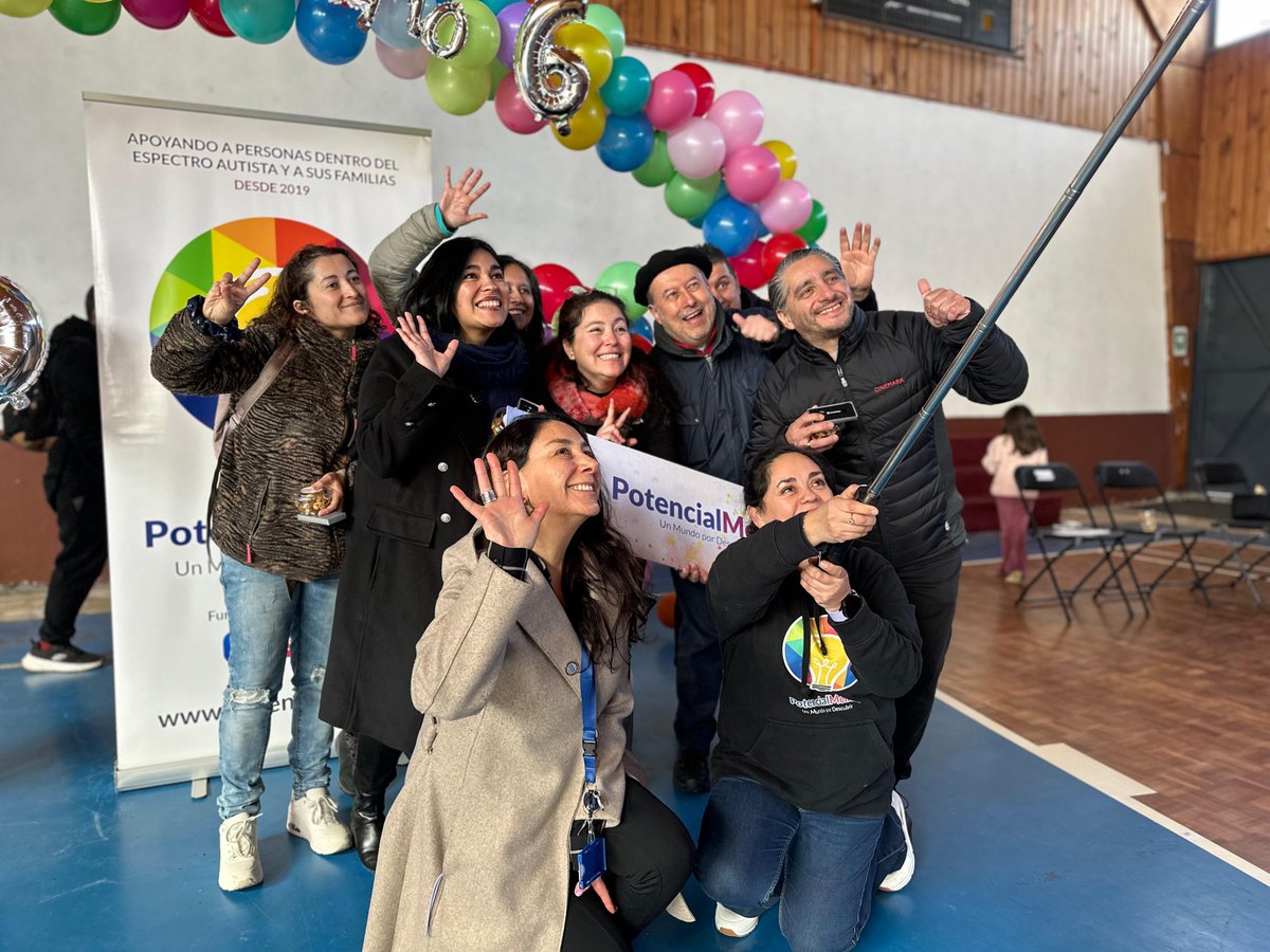 seremisalud8's tweet photo. El Seremi Dr. Eduardo Barra estuvo presente en la celebración del Aniversario N°6 de Fundación Potencialmente, quienes trabajan con 90 familias socias de diferentes comunas de la provincia de Biobío. https://t.co/N1rPDECmam