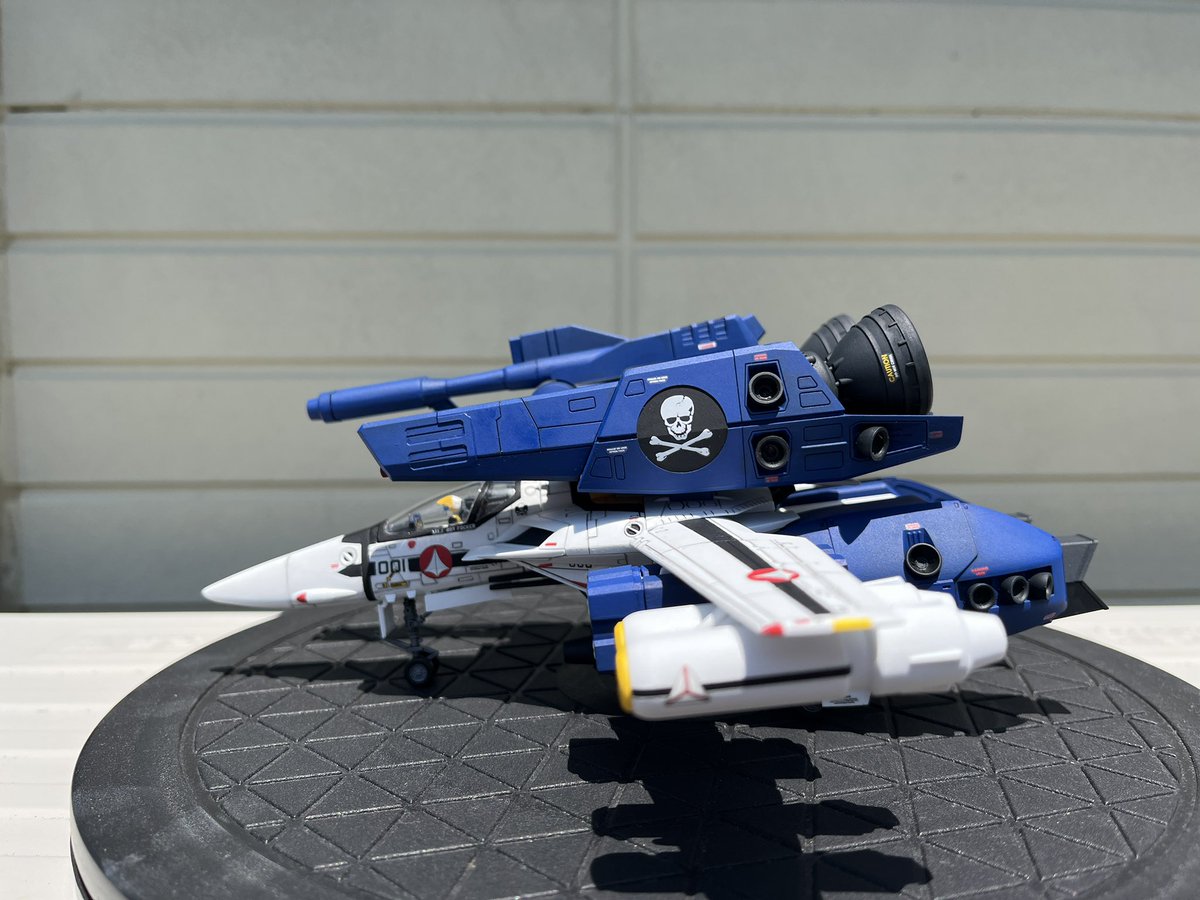 itq119's tweet photo. 上半期に完成したのはこの三つ。積んだのは六つ…。
#ガンダムアーティファクト
#マクロス
#上半期に制作した作品見せて下さい https://t.co/iW9c1cbX2Y