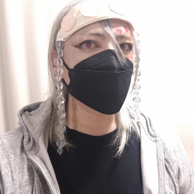 去年は悪ぃな奥さんを着てもらったので、今年は輩先生になってもらえないかと頼んでみました。鉢金は公式のやつなので、ジャラジャラ取るのが忍びなく、そのままぶら下げたままで