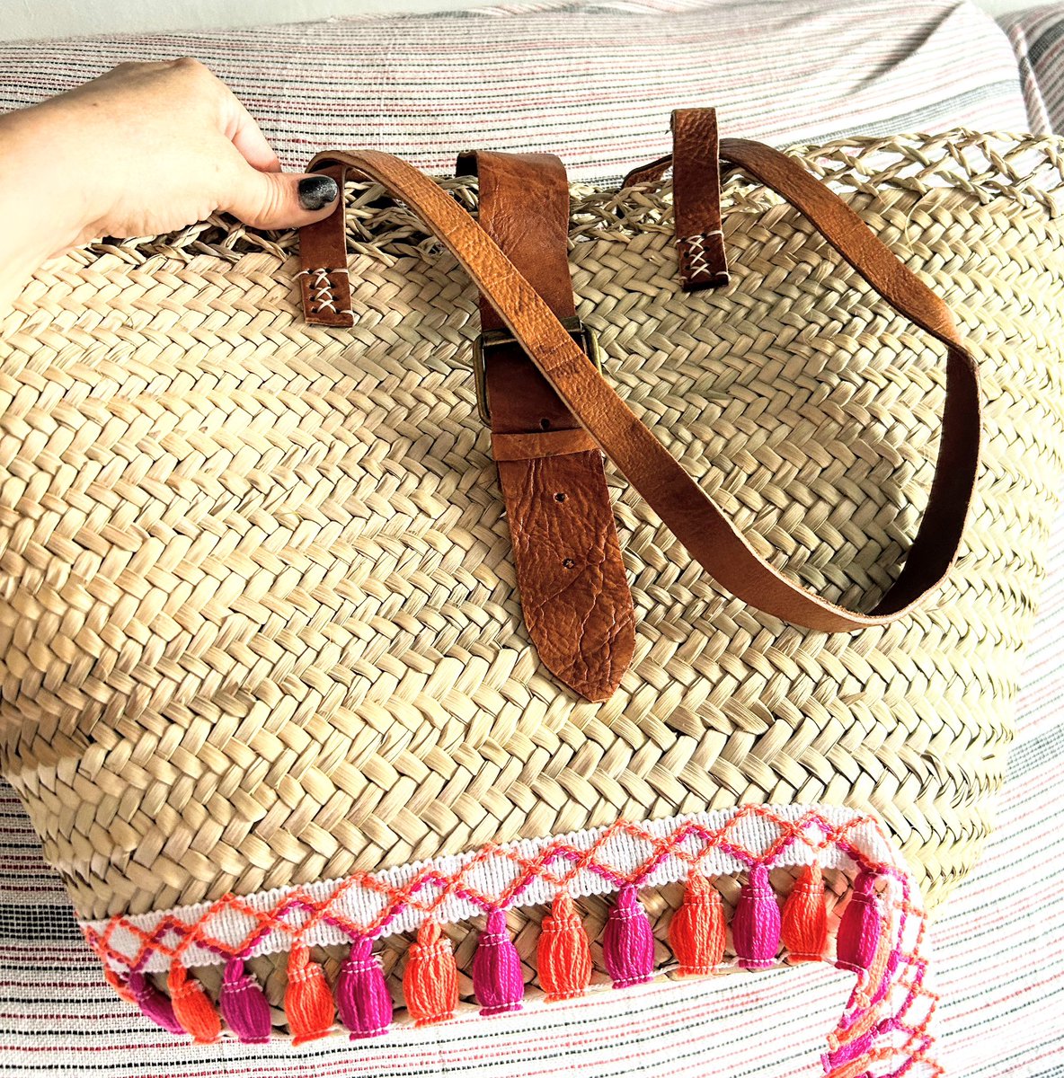 ¿Necesitas hacer un regalo chulo para la novieta, mami o amigui?
¿Te apetece tener un capazo personalizo y pieza única?
Pues aquí lo tienes.💗
Insterasad@s por MD. 
<a href="/vademandala/">Vademandala</a>