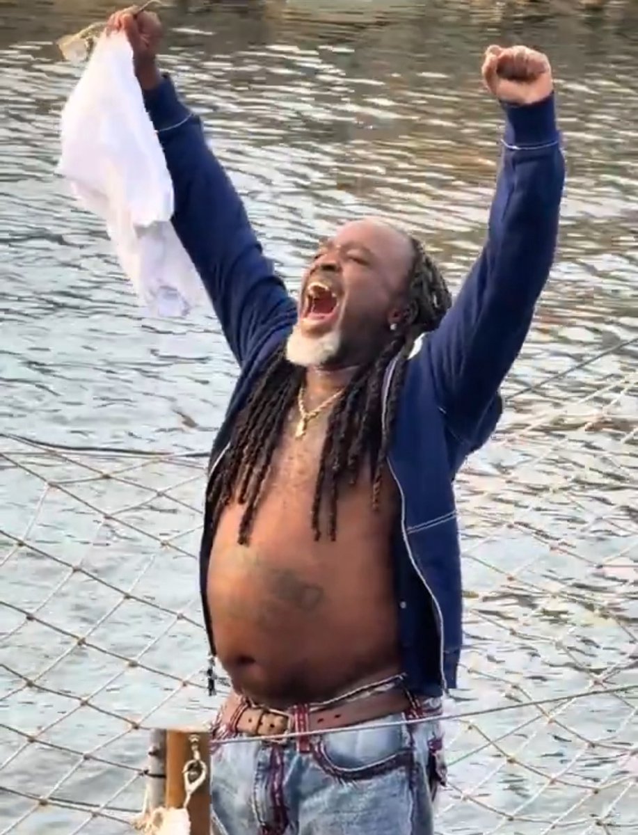 LoudPackDaGhost's tweet photo. @ArtOfDialogue_ Look like he just opened his lunchbox at school and discovered a pizza lunchables 😭 😭 https://t.co/iHICK7PXhq