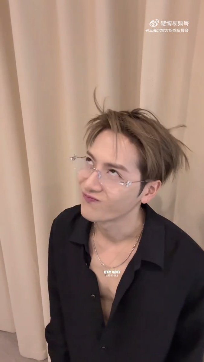 JACKSON!!!! WHAT DO YOU WANT FROM ME?!? <a href="/JacksonWang852/">Jackson Wang</a>
#JacksonWang 
#MAGICMAN2