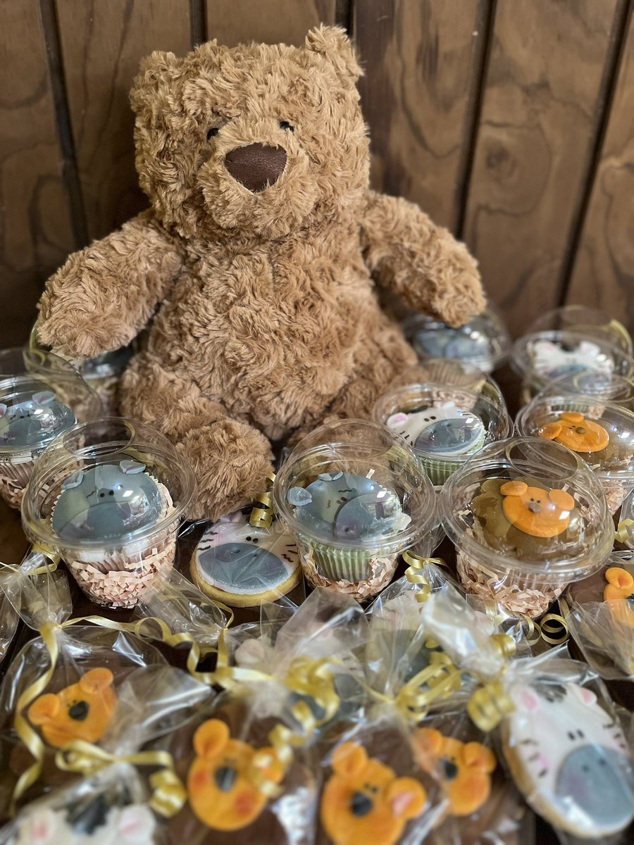 Shirvan78's tweet image. Bueeenos días… los fines de semana también se facturan!!! 🤣
Amooooo esto… 
Zebra, León y el hijuepotamo! 🤣
#galletas #cupcakes