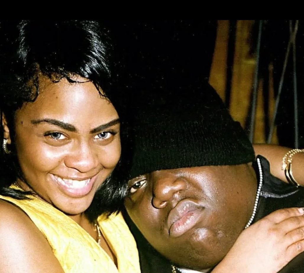 vibe927miami's tweet image. #25years! #HipHopHistory: This month in 2000, #LilKim released her 2nd studio album #NotoriousKIM. It was released on #AtlanticRecords and was her first album on her new label #QueenBee Ent. It is certified platinum. #classichiphop #biggie #ripbiggie #notoriousbig #biggiesmalls