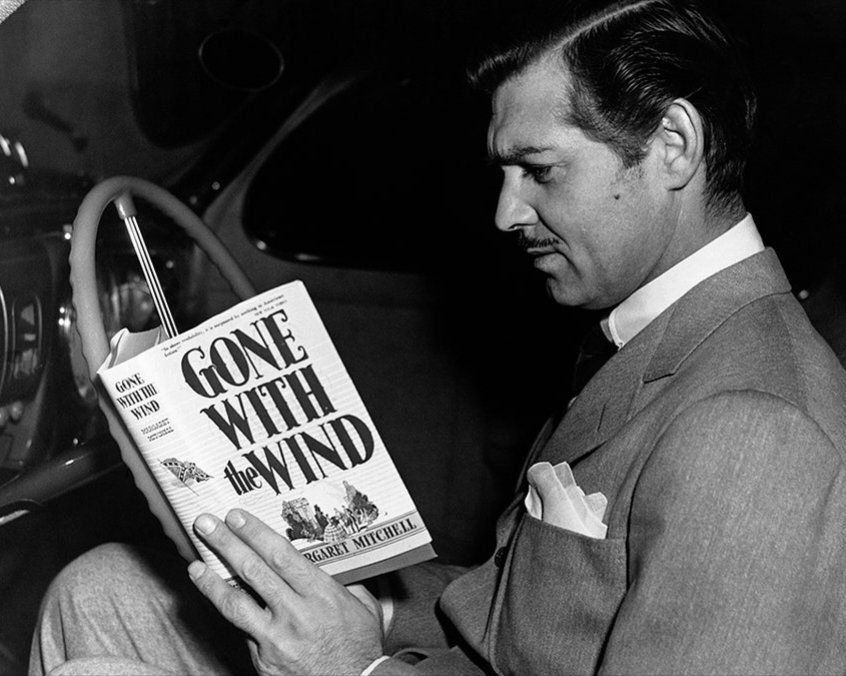 TDlemon9's tweet photo. "Dopotutto domani è un altro giorno"
#accaddeoggi, #30giugno 1936
Viene pubblicato il romanzo "Via col vento" di #MargaretMitchell, per la cui stesura la scrittrice ha impiegato dieci anni.
#letteratura #cinema #viacolvento https://t.co/UY3nxgi6Sr