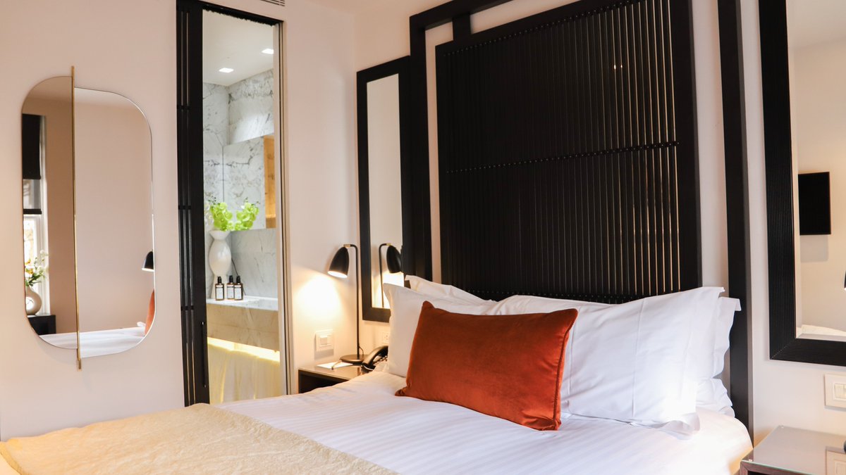 Taking part in Pride 2025 on 5 July? A short walk from the hotel to the start of the parade at Hyde Park Corner - your perfect base for the weekend of celebrations and after parties.
Offers lasuitewest.com
#Pride2025 #PrideInLondon #londonhotels #hotelsnearhydepark