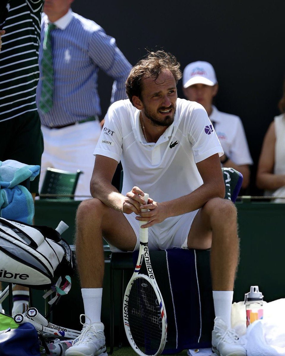 dmedvedevfans's tweet image. It was really unexpected, but Daniil left the tournament after the first round..
Thatβs so sad π
@DaniilMedwed | @Wimbledon