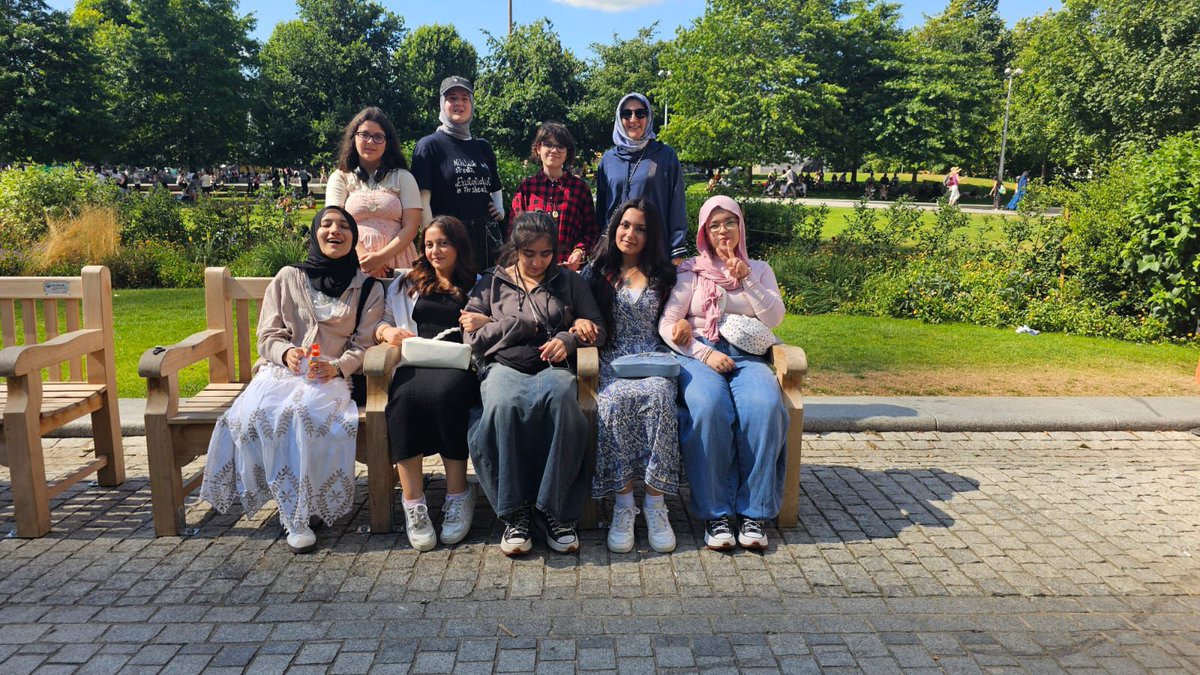 DialogueSociety's tweet photo. A brilliant weekend for our North East Youth Platform in London ๐๐ Our young stars explored the capital, visited head office, and gained fresh skills through training and workshops. Huge thanks to our inspiring central team! #DialogueInAction #YouthEmpowerment https://t.co/DfpCEalZlE