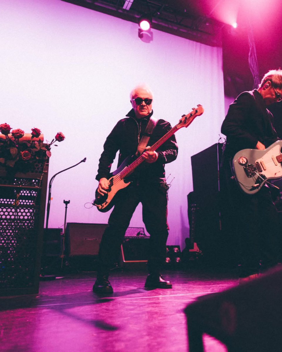 𝐀𝐮𝐣𝐨𝐮𝐫𝐝’𝐡𝐮𝐢, 𝐨𝐧 𝐜𝐞́𝐥𝐞̀𝐛𝐫𝐞 @EliardMarc 🎉

Merci pour les notes, la présence, les années 🖤

Bon anniversaire Marc !🎂

📸 Laura Gilli | Indochine Officiel
