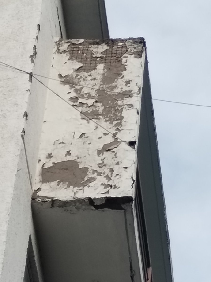 espiritusinfil1's tweet photo. Buen día, podrían brindarnos la atención de verificar este balcón ubicado en Ahorro Postal #76 col. Josefa Ortiz de Domínguez, caen piedras sobre la vía pública y puede ocasionar un accidente,  es paso de bastante gente,gracias @LuisMendozaBJ @BJAlcaldia https://t.co/60khdtuFCt