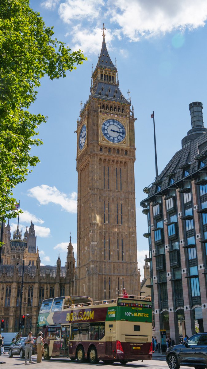 Nick_Baker777's tweet image. Had a bit of time to kill after the march on Saturday, so I went for a stroll over to Enbankment and up to Big Ben/Westminster. I walked across the bridge but decided to turn around and head back to get the tube over to Paddington. Crowds were insane and the heat was too much…