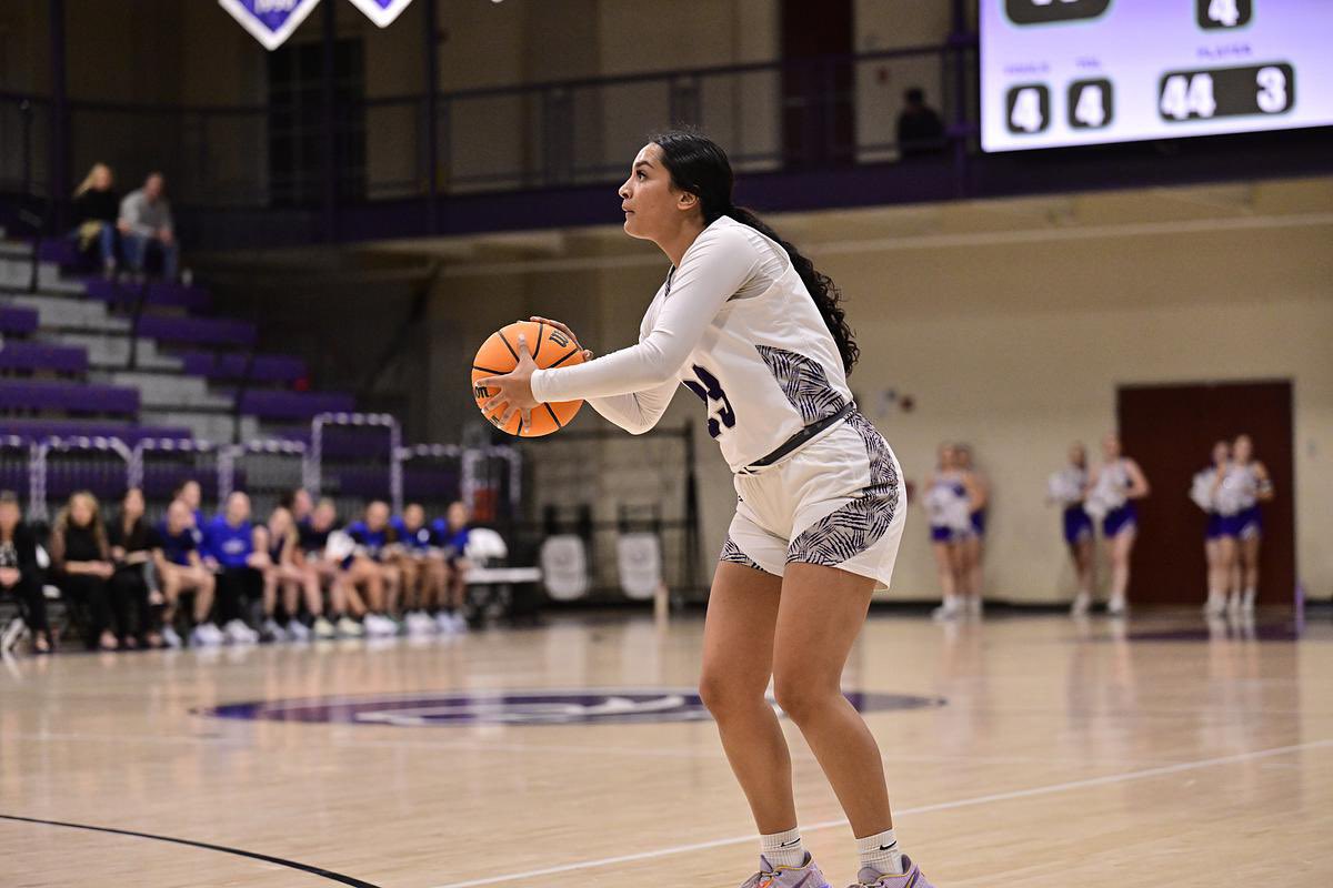 Maria "Cee Cee" Barela is back!! 🏀😤

The Albuquerque, NM native will return to the Cougars for the 2025-2026 season. The 5th year guard was granted a medical hardship waiver by the NCAA.

#RollCougs