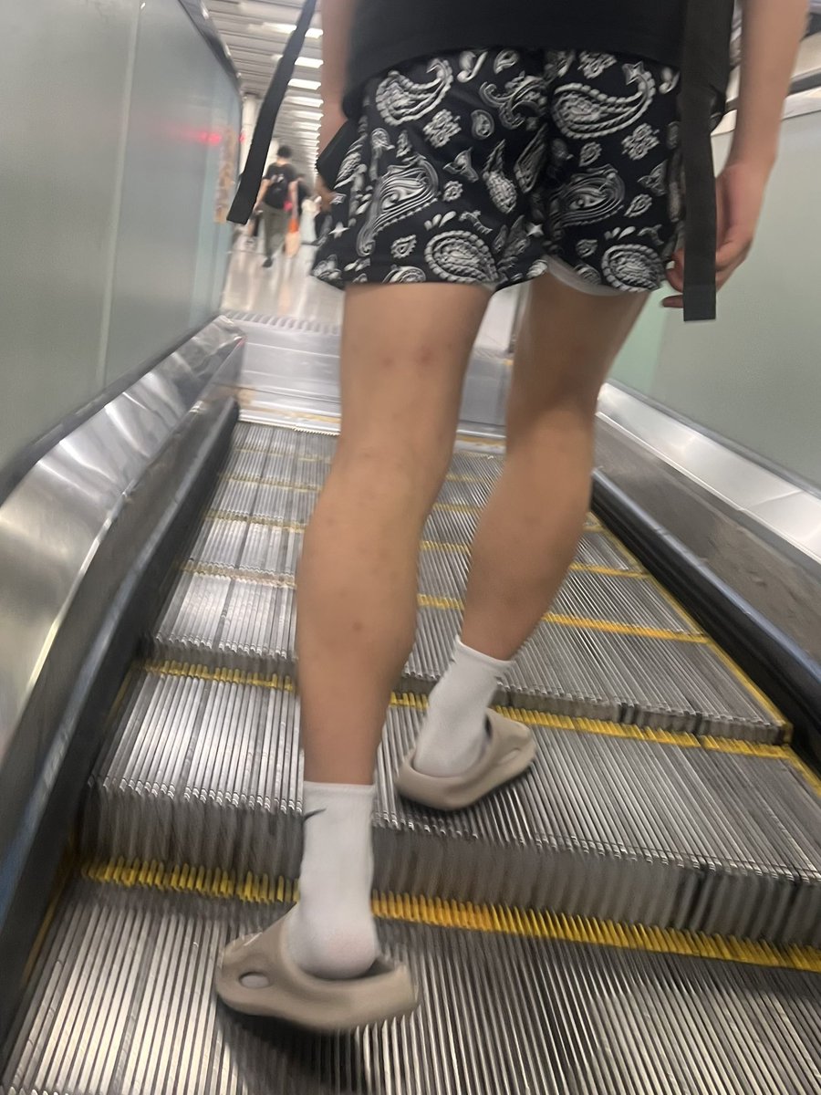 白襪拖鞋再加內膽褲勁正