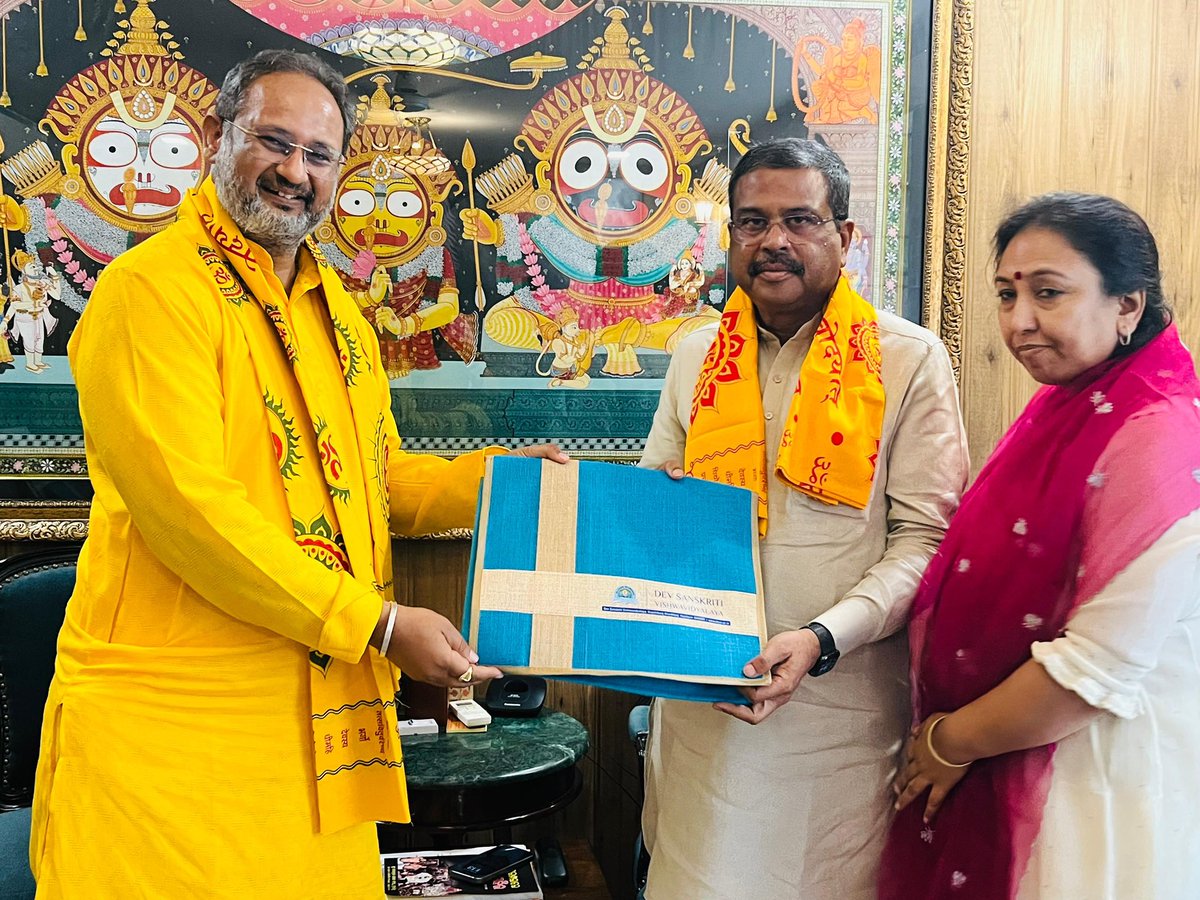 Dr. Chinmay Pandya (@drchinmayp) on Twitter photo “शिक्षा का उद्देश्य केवल जानकारी नहीं, बल्कि संस्कार और दृष्टिकोण का निर्माण है।”
नई दिल्ली में <a href="/dpradhanbjp/">Dharmendra Pradhan</a> जी (माननीय शिक्षामंत्री, भारत सरकार) से शिष्टाचार भेंट कर नई शिक्षा नीति, भारतीय ज्ञान परंपरा और वैज्ञानिक अध्यात्म के समन्वय पर विचार-विमर्श हुआ।
<a href="/EduMinOfIndia/">Ministry of Education</a> “शिक्षा का उद्देश्य केवल जानकारी नहीं, बल्कि संस्कार और दृष्टिकोण का निर्माण है।”
नई दिल्ली में <a href="/dpradhanbjp/">Dharmendra Pradhan</a> जी (माननीय शिक्षामंत्री, भारत सरकार) से शिष्टाचार भेंट कर नई शिक्षा नीति, भारतीय ज्ञान परंपरा और वैज्ञानिक अध्यात्म के समन्वय पर विचार-विमर्श हुआ।
<a href="/EduMinOfIndia/">Ministry of Education</a>