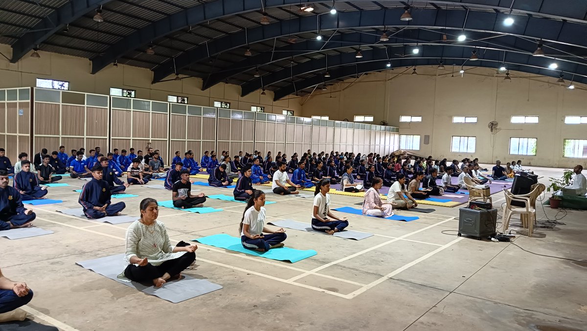 iitdhrwd's tweet photo. Mr. Ajith Kumar Pogu conducted a yoga session at the University of Agricultural Sciences, Dharwad, on the occasion of International Day of Yoga. The event was engaging and impactful, featuring the "Miracle of Mind" app developed by Sadhguru.
The session saw enthusiastic participation from both students and staff. The overwhelmingly positive response reflected a growing interest among youth in yoga and mindfulness as essential tools to navigate modern life—underscoring the increasing relevance of such practices in today’s fast-paced world.

#IITDharwad #InternationalDayOfYoga #YogaForWellbeing #Sadhguru #MiracleOfMind #YogaForYouth #InnerEngineering #YogaSession #AjithKumarPogu