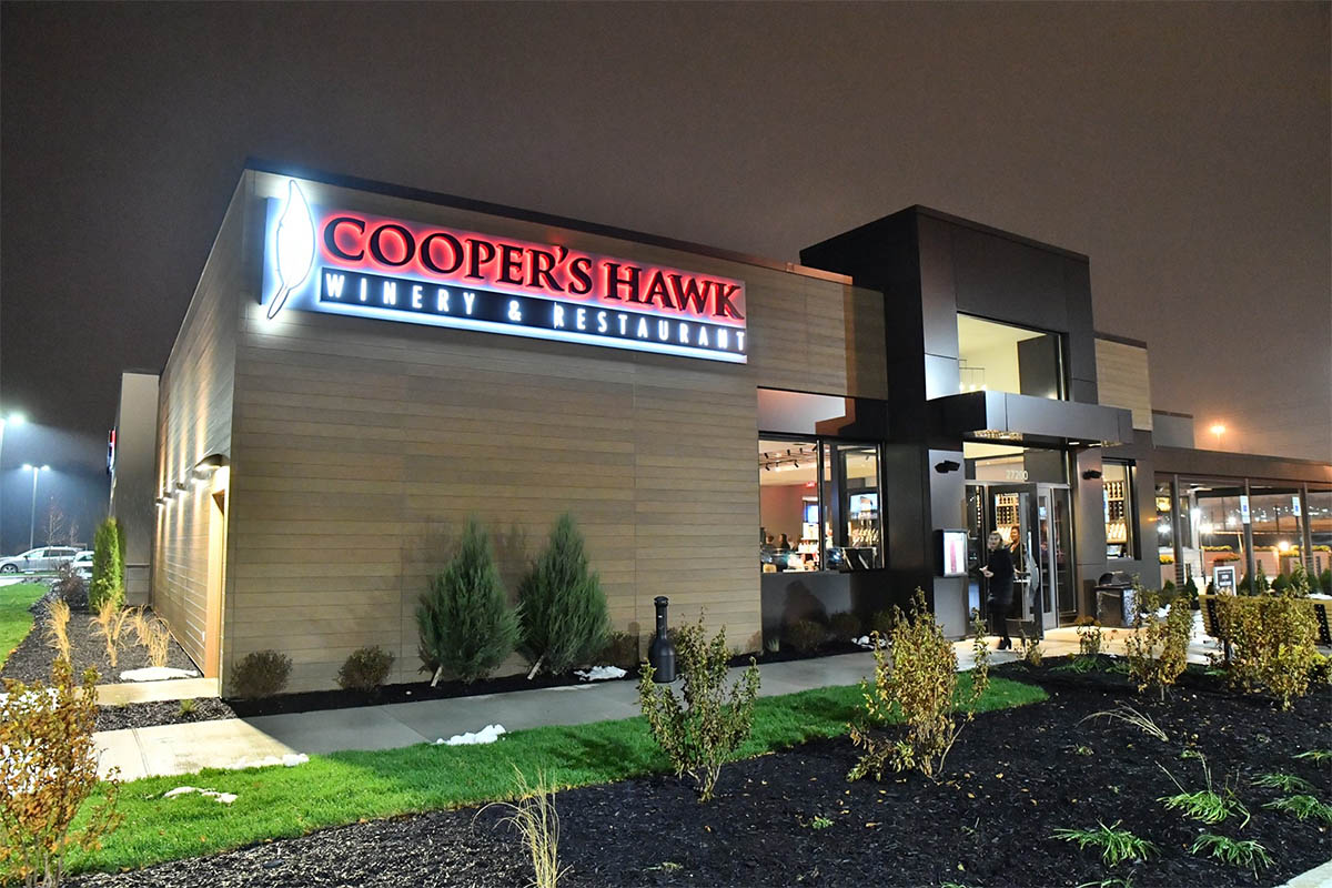 OKCTalk's tweet image. Joining Whole Foods at Covell & I-35 will be Texas Roadhouse, Chipotle, and new-to-OK Cooper's Hawk Winery & Restaurant.
More restaurants and retail are planned for future phases.