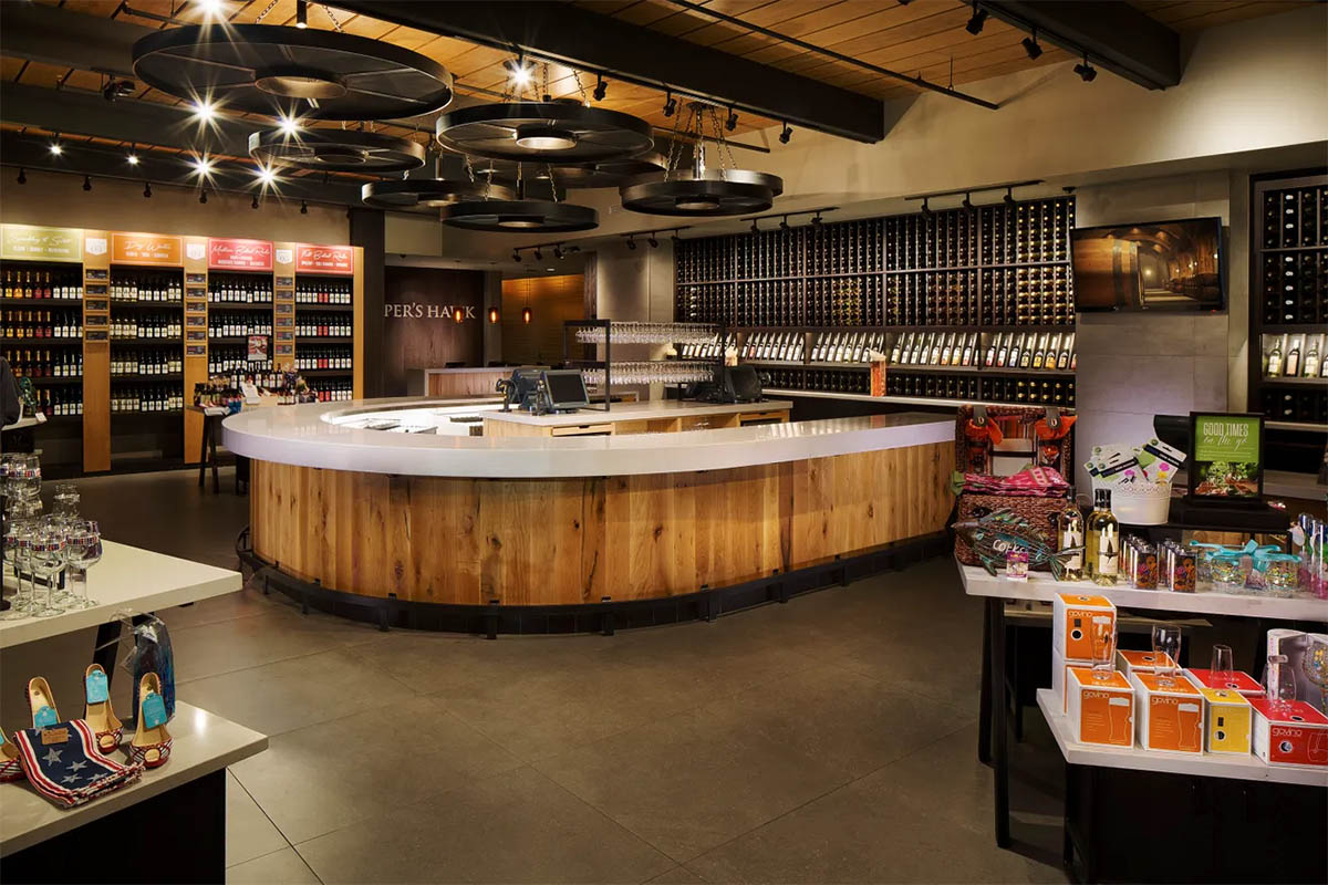 OKCTalk's tweet image. Joining Whole Foods at Covell & I-35 will be Texas Roadhouse, Chipotle, and new-to-OK Cooper's Hawk Winery & Restaurant.
More restaurants and retail are planned for future phases.