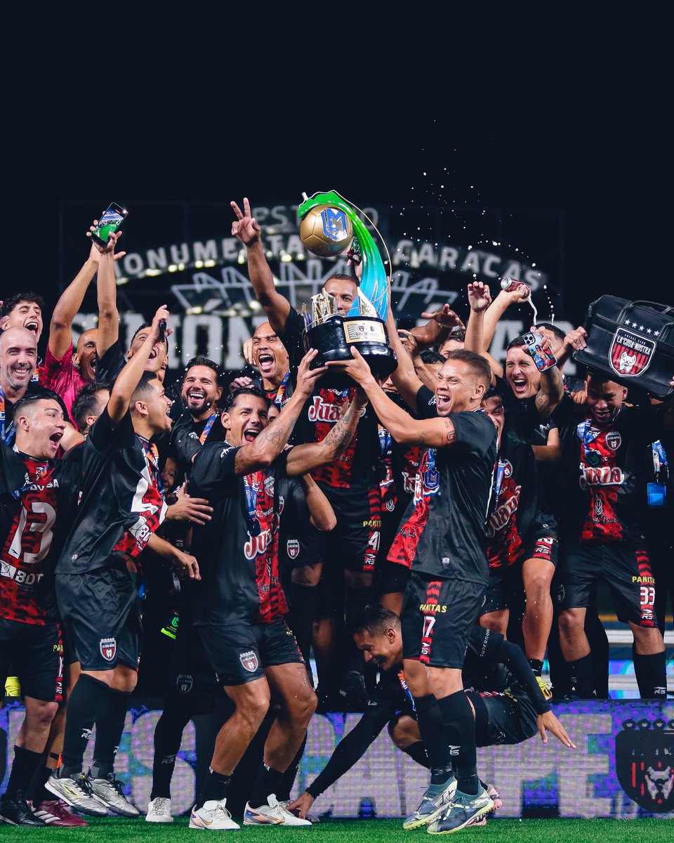 Nuestros CAMPEONES 🏆

Los creadores de contenido de Venezuela batieron a Colombia en la Copa Influencers de la final de la #LigaMonumental 🇻🇪

La 'famiglia' de La Cosa Nostra completó su objetivo y se quedó con el trofeo mayor 🇾🇪

¡Nos vemos en 2026!