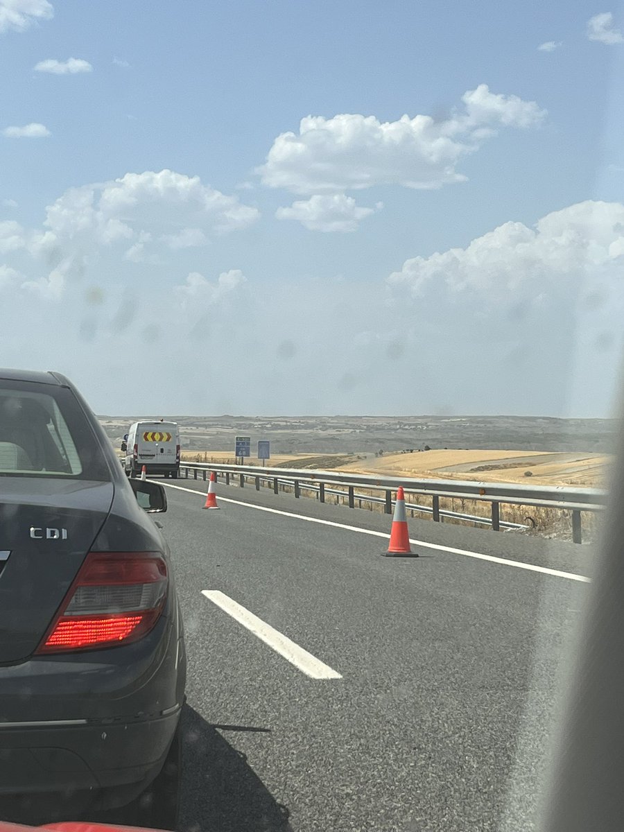 Las obras 🚧 fantasma de <a href="/oscar_puente_/">Óscar Puente</a>  atrapan a miles de conductores a 70 kilómetros de Madrid en la A.3 
Gracias por su ineptitud ministro <a href="/oscar_puente_/">Óscar Puente</a>