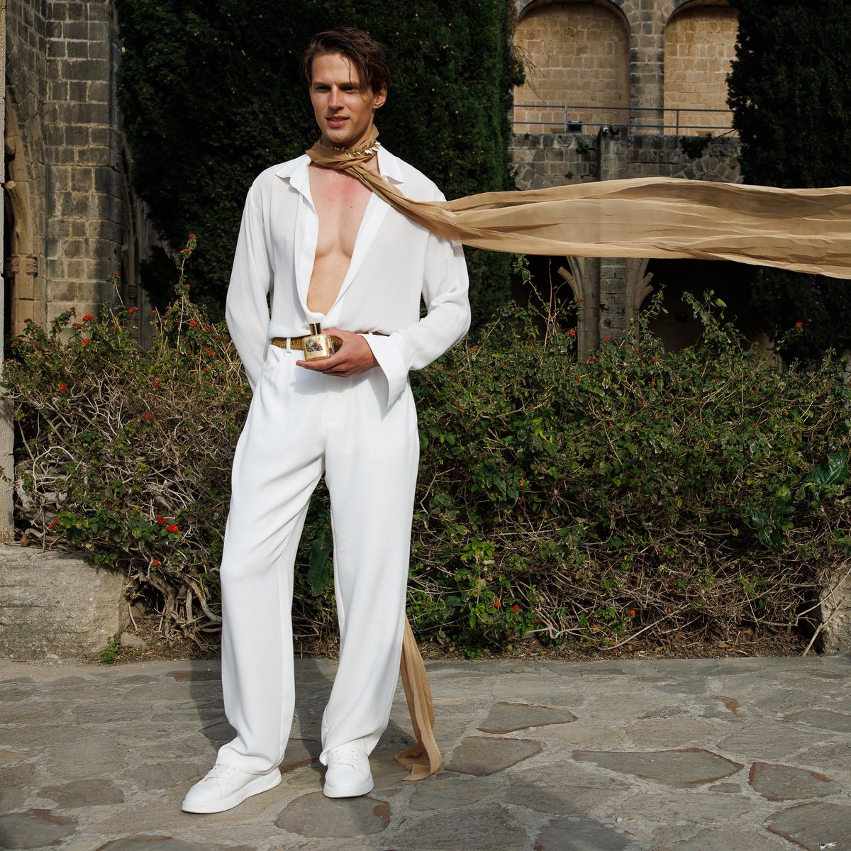 👑 KOKUN SENİ ANLATSIN

Bir parfüm, yalnızca güzel kokmak değildir. Bir hikâyedir, bir hafızadır, bir izdir...

📍 Tam sana göre, sadece senin için tasarlanmış kokular.
Kişiye özel parfüm hizmetimizle; tarzın, tenin, yaşam enerjin ve duyguların bir araya geliyor. Sana özel bir