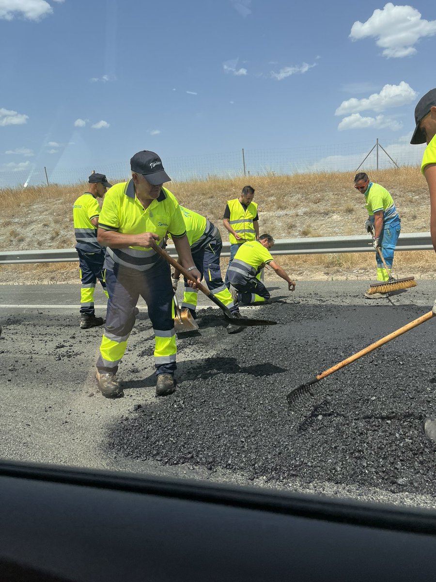 Increíble que se obligue a estar trabajando con 41 grados a las 16:00 
 Gracias ministro por cuidar de los trabajadores así <a href="/oscar_puente_/">Óscar Puente</a>  
De vergüenza