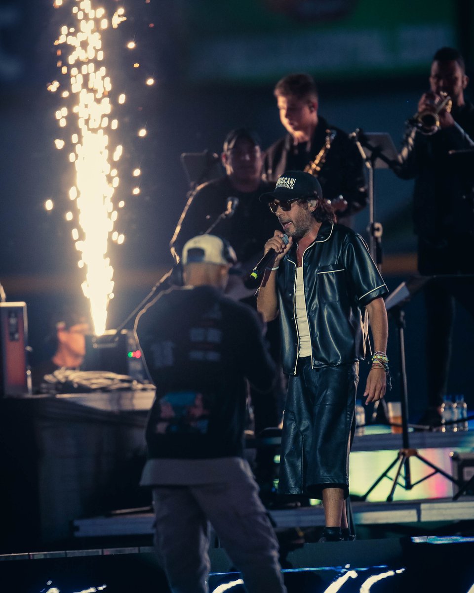 Qué HONOR cerrar la #LigaMonumental con semejante muestra de nuestra venezolanidad 🇻🇪

¡Los hermanos Primera son MONUMENTALES! 🏟️

¡Gracias por poner a vibrar nuestra casa, Servando y Florentino!