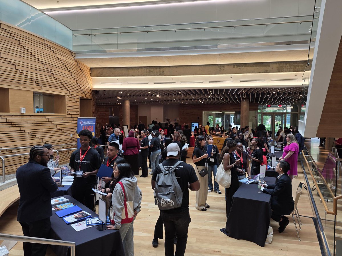 theNAEng's tweet image. The National Academy of Engineering was excited to connect with students and share insights on the impactful and rewarding paths a career in engineering can offer at the ACES Professional Pathways Expo on Friday!