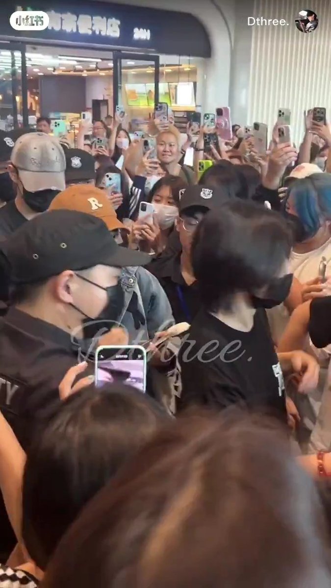 hui_kittycat's tweet image. I feel sick the number of people mobbing him 🥲🥲🥲 I don't want to share those people's videos, but please understand just how dangerous this is

PLEDIS XCSS PROTECT JUNHUI 
#JunhuiNeedsProtection 
#DemandBetterSecurity
@pledis_17 @pledis17_STAFF