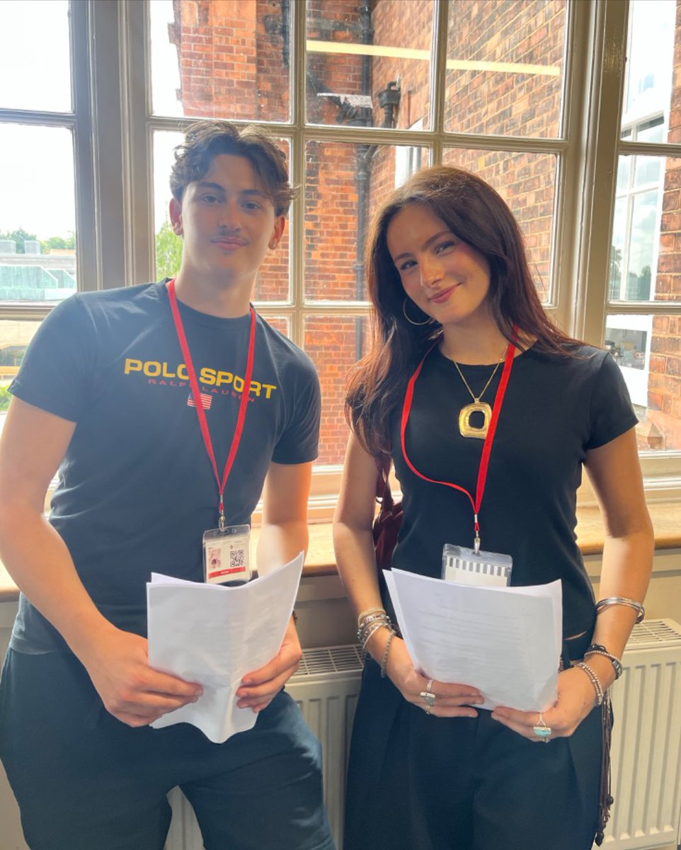 On UCAS Day today – A real pleasure to see former Bootham students Yelena Davies and Mani Cobb, who both studied Spanish 🇪🇸 A Level and continue exploring Hispanic culture: Yelena through her Art studies in Bristol, and Mani in his Spanish modules while studying Classics at UCL.