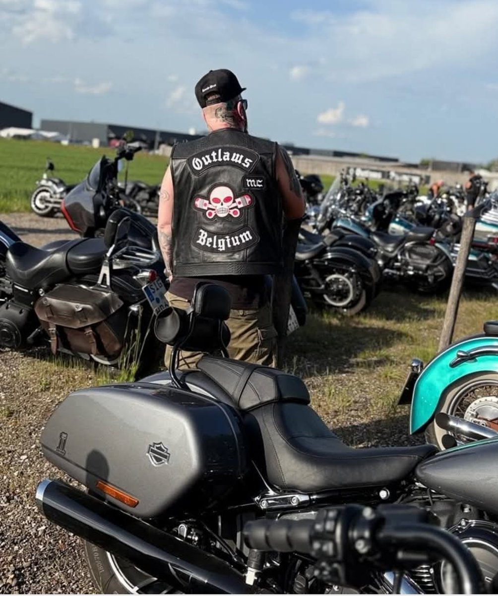 Wayne57072607's tweet photo. Outlaws mc Worldwide
#AOA #offo #gfod #GBDF #support15
#outlawsmc #outlawsworldwide #sylo #outlawsmcbrotherhood #outlawsmcworld #outlawsmceurope #outlawsgerman #motorcyclebrotherhood #Bikerlife #borntobeoutlaws #onepercenters #ridingrebels #outlawsforever #bikerculture
https://t.co/WSslk9dPNq