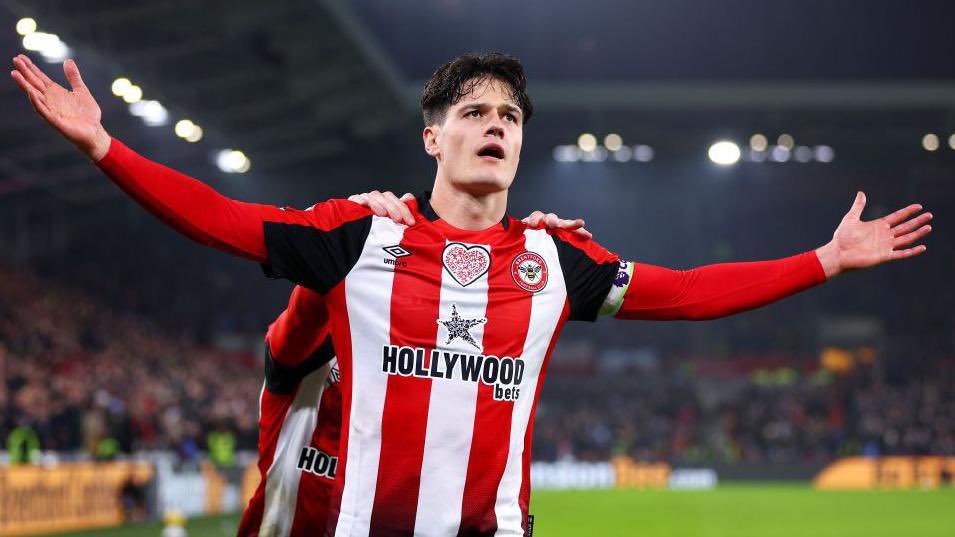 EduardoHagn's tweet photo. 🚨 BREAKING via @SamiMokbel_BBC:

Brentford director of football Phil Giles tells @BBCSport that he expects Christian Norgaard to join Arsenal. 🇩🇰

“It’s not completed yet - but it’s moving in that direction.” 🤝 https://t.co/cyLta148C2