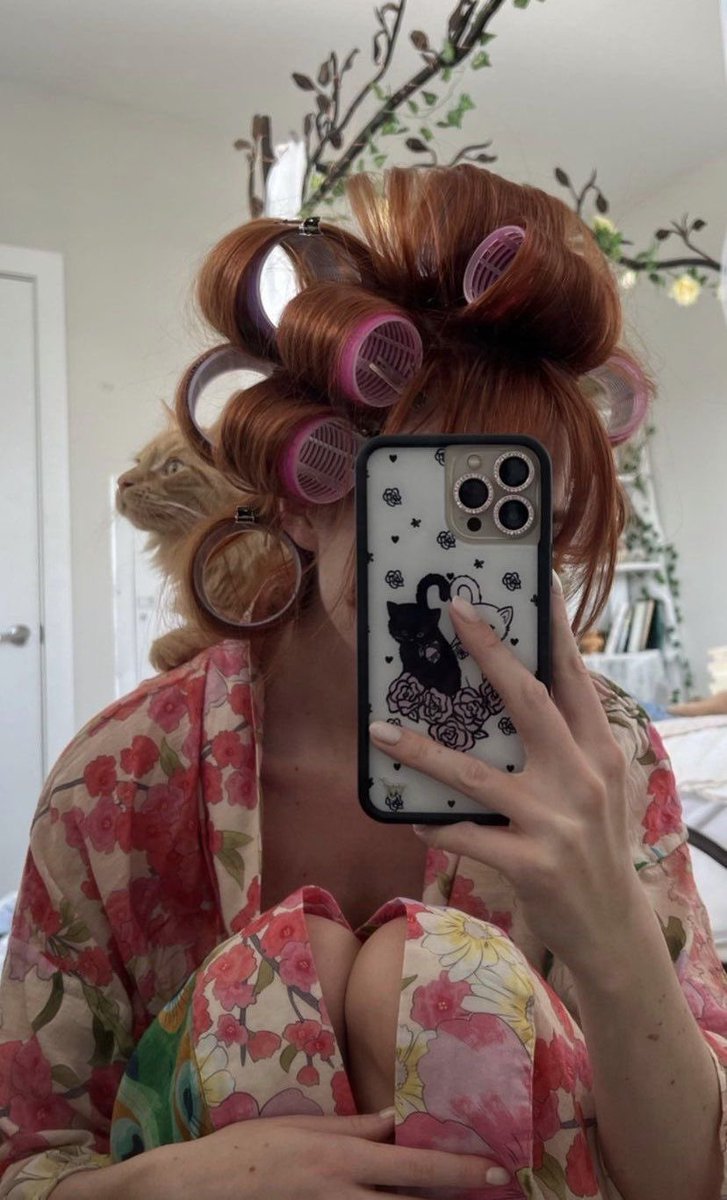 Сзади меня кот охотиться на птичку в окне, через сколько минут он осознает, что через стекло он ее не словит