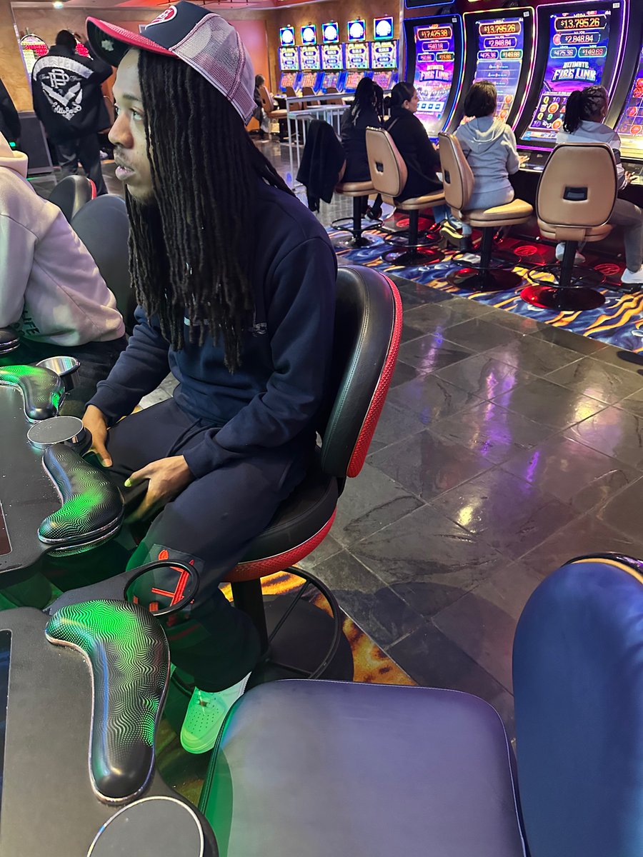 I don’t give fuck bout where I’m at gone try it boy I dare u.. hit yo ass wit dis 🔟milly ion do no sparing 🙅🏽‍♂️ 🙅🏽‍♂️