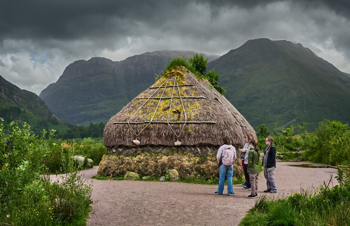 57seoras's tweet image. Glencoe turf house. I hope there's a disclaimer as to its relevant authenticity. Good idea and tourists will get something of an idea, construction etc except for the living conditions and probable squalor of the time.
Kids might be inspired 🤔so good for that.
#Archaeology