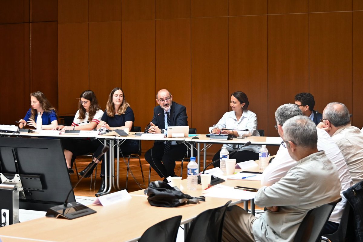 Prefet93's tweet photo. #Cultes
 
La préfecture de la Seine-Saint-Denis a accueilli la 5è session des Assises Territoriales de l’Islam de France de la Seine-Saint-Denis.
 
Réunissant professionnels, membres des groupes de travail du Forum de l’Islam de France (FORIF), représentants du culte musulman en Seine-Saint-Denis et services de l’Etat, cette instance donne la parole aux acteurs de terrain pour échanger sur des questions concrètes et d’intérêt local : droit et gestion des associations cultuelles, gestion des aumôneries…
 
Julien Charles @Prefet93 a remercié l'ensemble des participants pour la richesse des échanges, et rappelé l’engagement de l’État pour la sécurité des lieux de culte.

La lutte contre les actes anti-musulmans, et plus largement tous les actes antireligieux, est l'une des priorités des services de l’État. 
 
L’État en Seine-Saint-Denis entretient un dialogue confiant, laïc et républicain, avec tous les cultes présents dans le département.