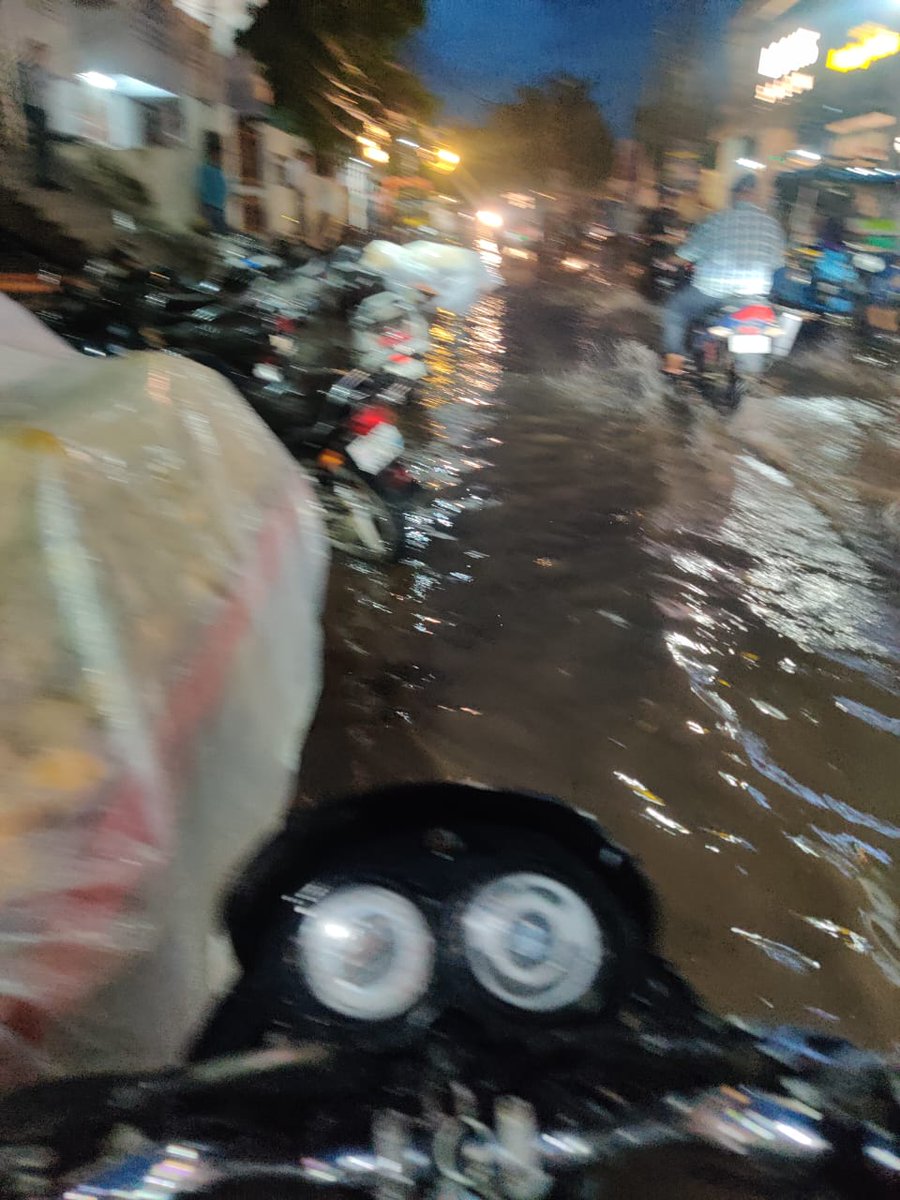 nnsushant's tweet image. पहली बारिश में बनारस हुआ पानी - पानी सारे दावे हुए फेल लोग हुए बेबस #firstrain #rain #monsoon #baarish #banaras #kashi