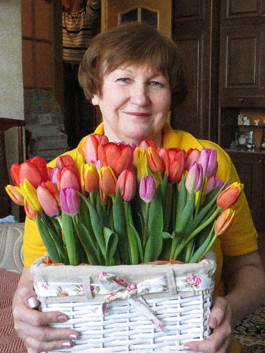 Подмосковную учительницу заочно приговорили к семи годам колонии из-за классного часа о войне в Украине.

По словам Таранушенко, на уроке в апреле 2022 года она должна была рассказывать восьмиклассникам, «как хорошо, что мы вошли в Украину, озвучить официальную позицию и собрать