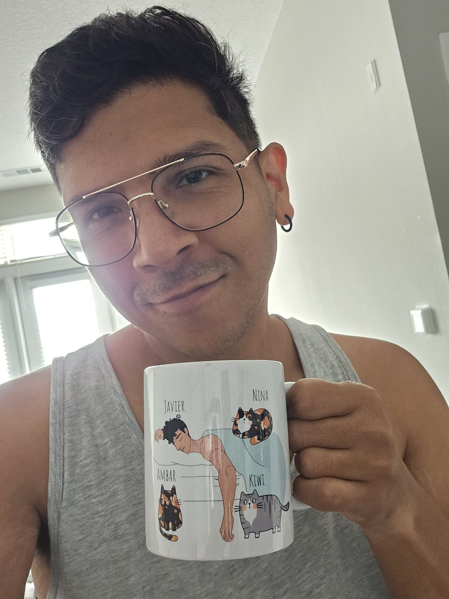 javiervaz02's tweet photo. La taza resume mis vacaciones 🫠😅💙 https://t.co/tSCf6zc9k2