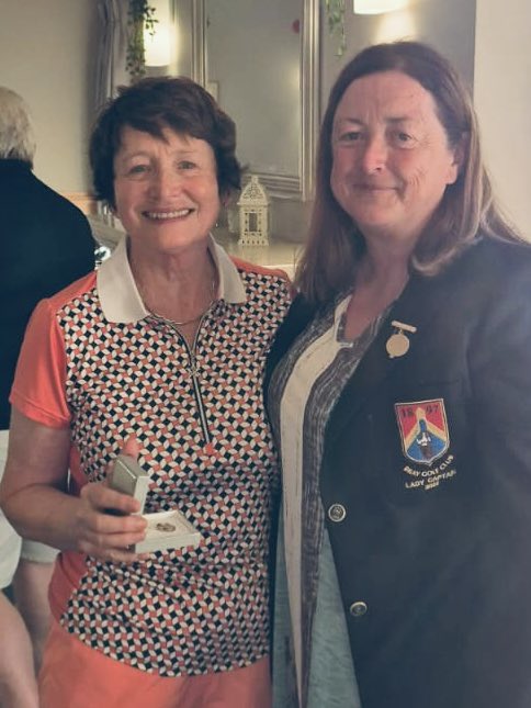 Lady Captain Elaine presented Medal Winners Linda Dillane and Rita Cooney with their medals at the Presentation of Prizes on Saturday night. Professional Craig presented his prize to Carolyn Dempsey and Trustee Barry Hennigan presented Trustee’s Prize to Rita Gunning.