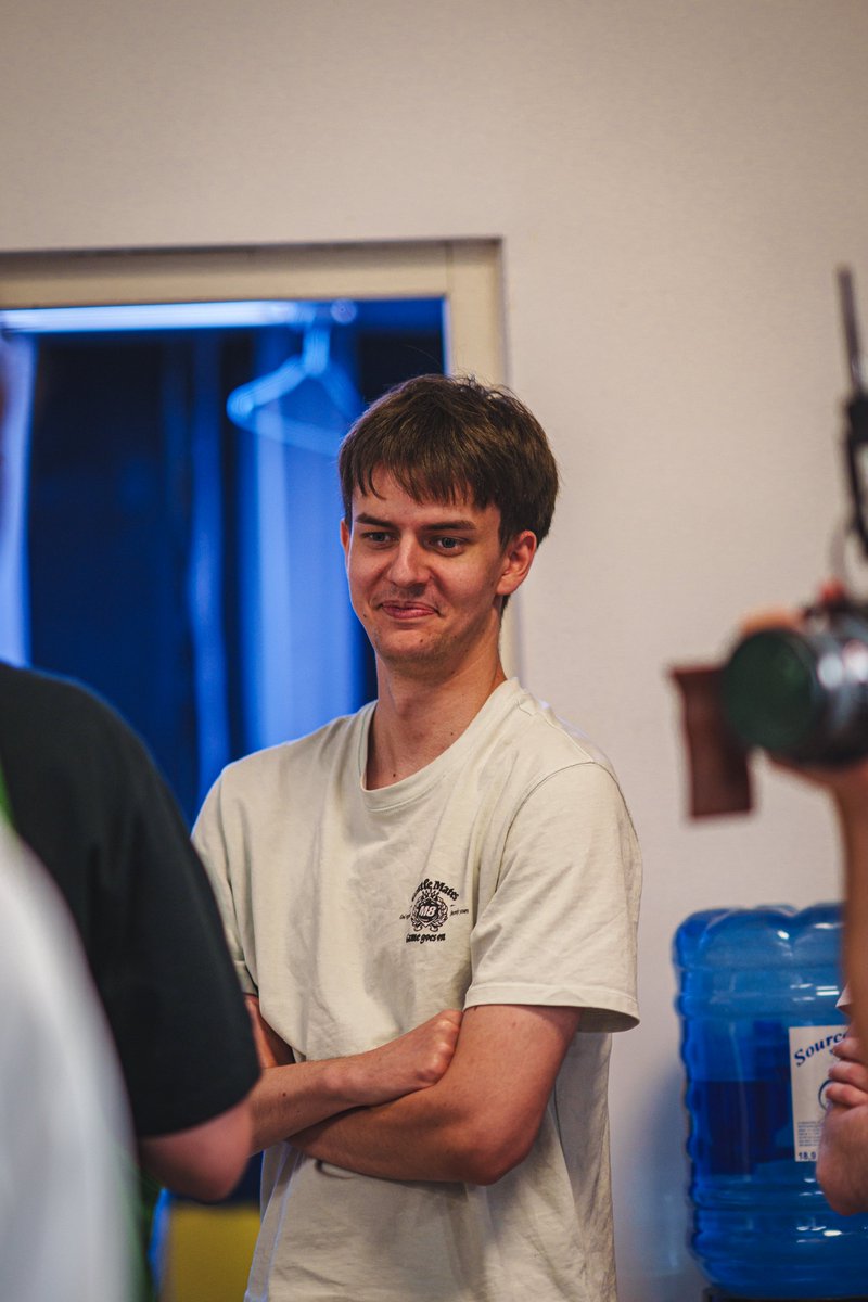Hop le winrate de mes sly party qui est encore une fois augmenté
Je me suis éclaté et j'espère que vous avez kiffé le cast avec Matias le goat
Merci au capitaine le plus skilled et aux teammates qui sont tous LEC rdy
Et un gros merci à SLY pour l’invitation c’était incroyable❤️