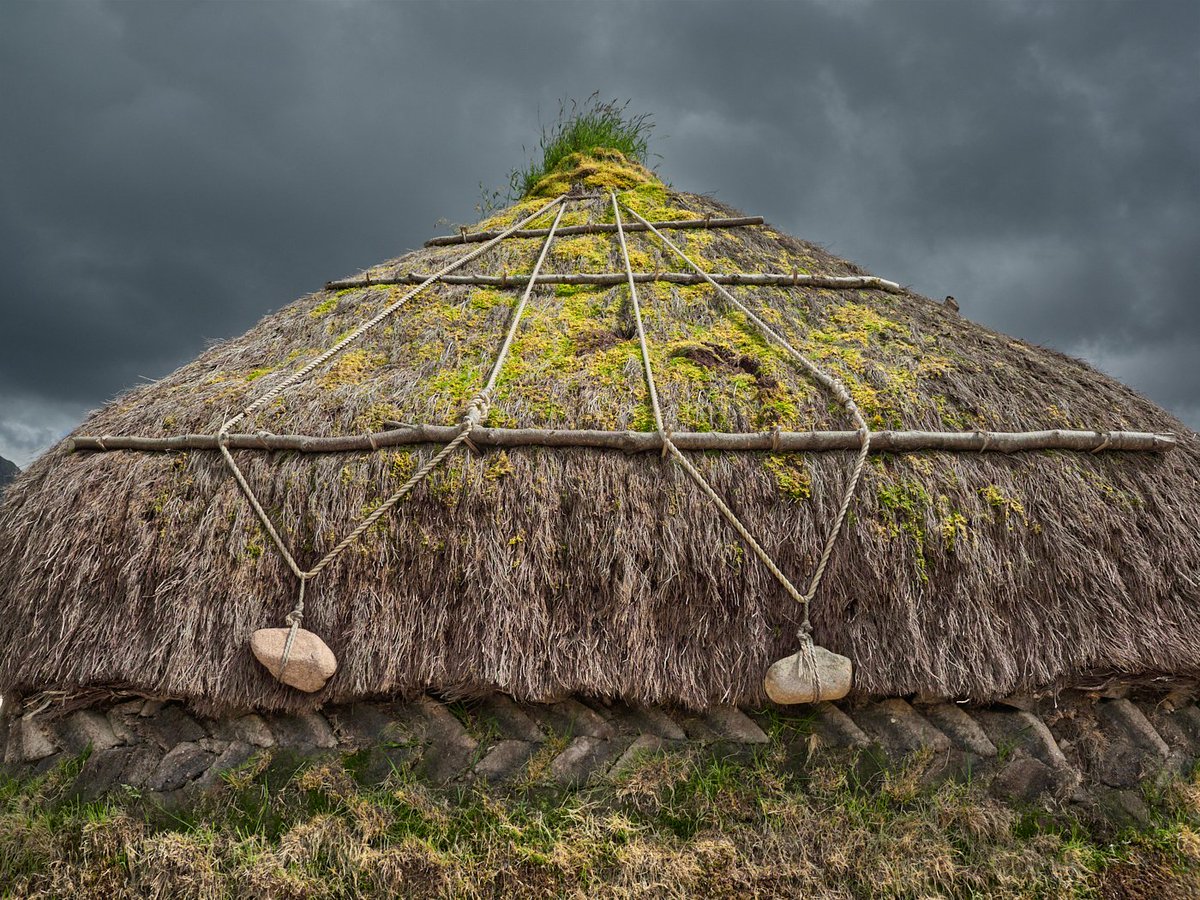 57seoras's tweet image. Glencoe turf house. I hope there's a disclaimer as to its relevant authenticity. Good idea and tourists will get something of an idea, construction etc except for the living conditions and probable squalor of the time.
Kids might be inspired 🤔so good for that.
#Archaeology